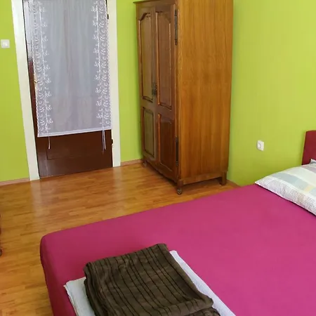 21 Prvomajska Ulica * Vodice