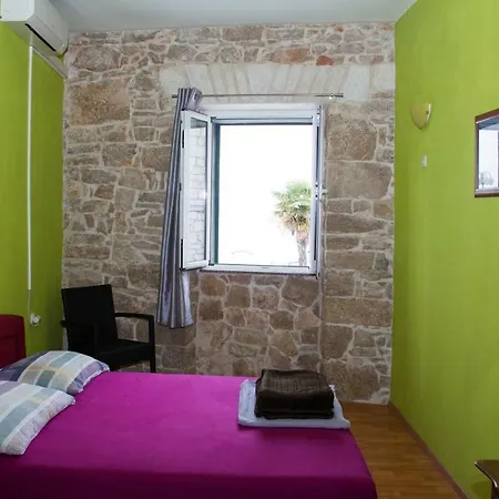 21 Prvomajska Ulica * Vodice